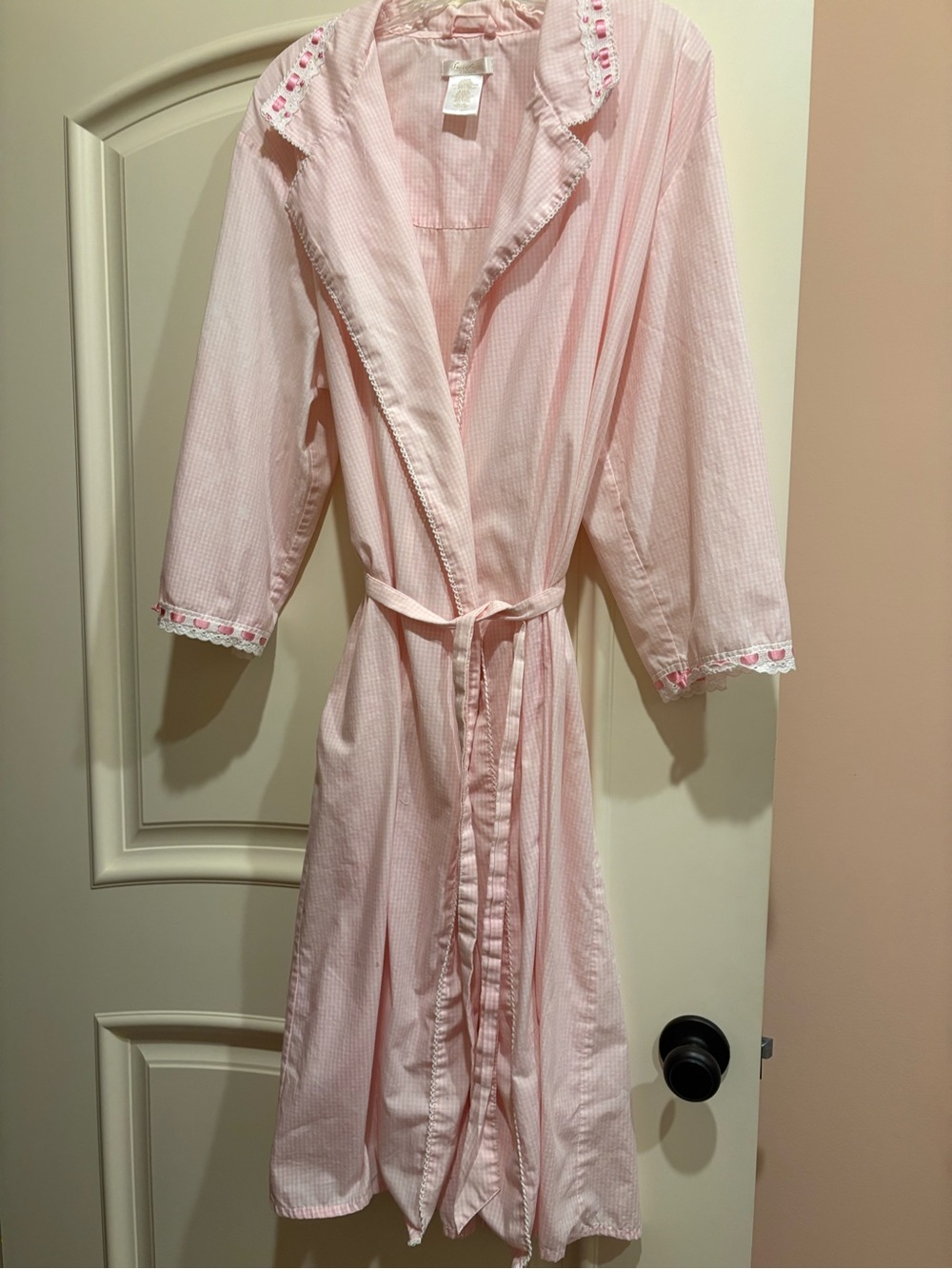 Vintage 89’s Secret Treasures Light Pink Gingham Robe with Lace Accent